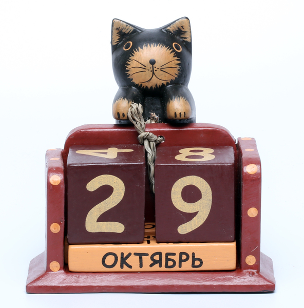 Календарь с висячим на веревочке котом, цвета в ассортименте (к-354)